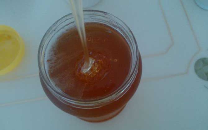 白醋加蜂蜜有什么作用?不只是能減肥瘦身,還有美容養(yǎng)顏的功效! 蜂蜜