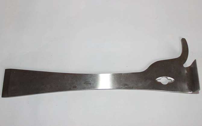 養(yǎng)蜜蜂專用工具有哪些?主要是蜂箱,其他還有隔王板、囚王籠等! 起刮刀