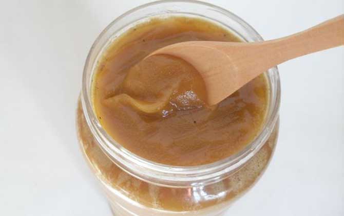 蛋清加蜂蜜能做面膜嗎?答案是能,不但美白祛斑,還能潤膚除皺! 蜂蜜