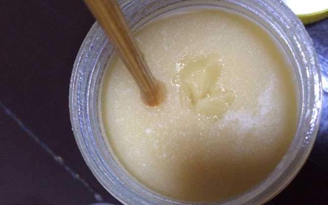 真蜂蜜會結晶嗎?結晶是蜂蜜的特性,所有自然成熟蜜都能結晶! 蜂蜜