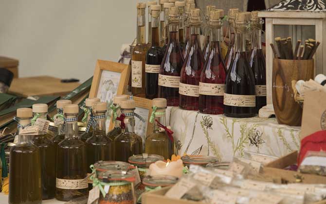 蜂蜜酒的作用與功效有哪些?不但能增強(qiáng)體質(zhì),而且還能美容養(yǎng)顏! 蜂蜜酒