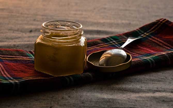 蜂蜜酒的作用與功效有哪些?不但能增強(qiáng)體質(zhì),而且還能美容養(yǎng)顏! 蜂蜜酒