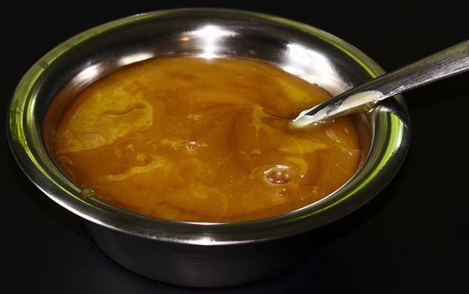 蜂蜜美容是真的嗎?答案是肯定的,更被譽(yù)為“可食用的美容劑”! 蜂蜜美容