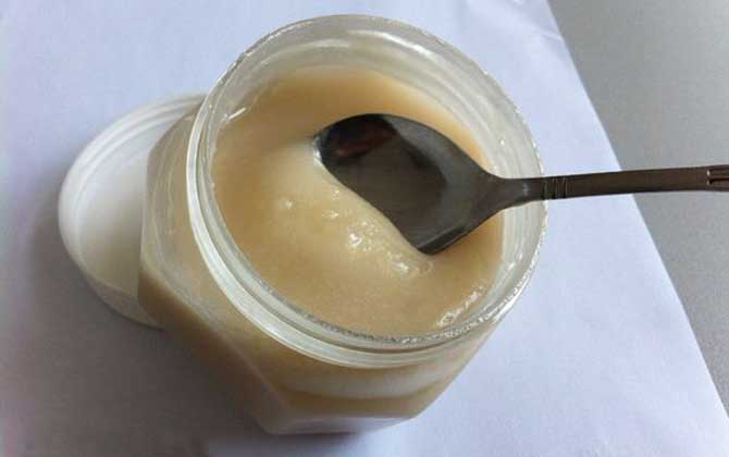 假蜂蜜的特點有哪些?除了外觀和口感,能不能結晶也是重要特征! 蜂蜜