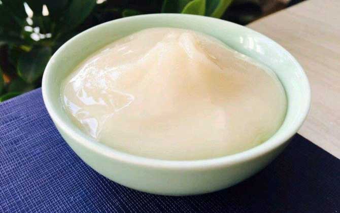 椴樹蜂蜜適合什么人吃?這5類人群,經常喝些椴樹蜂蜜大有好處! 椴樹蜂蜜