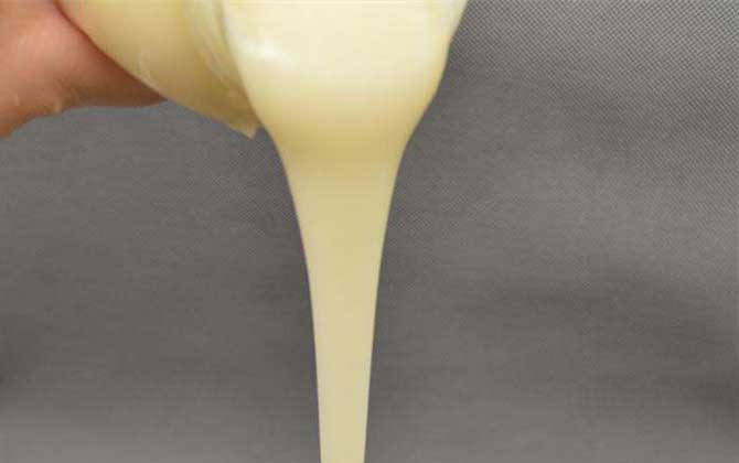 東北椴樹蜜多少錢一斤?一般不低于50元,品質(zhì)好的甚至要上百元! 東北椴樹蜜