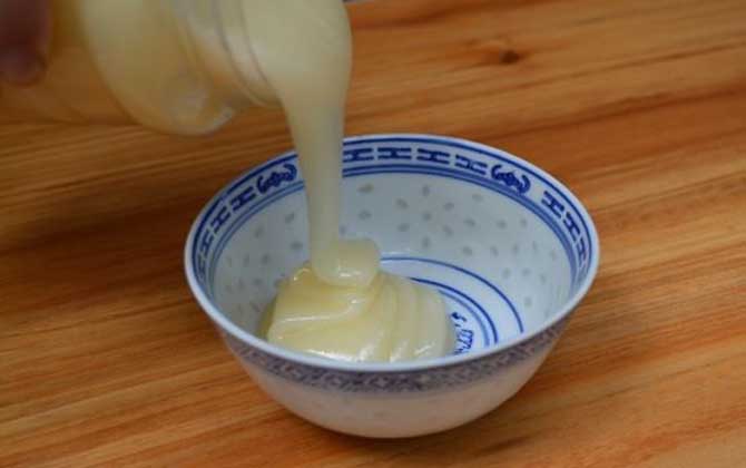 東北椴樹蜜多少錢一斤?一般不低于50元,品質(zhì)好的甚至要上百元! 東北椴樹蜜