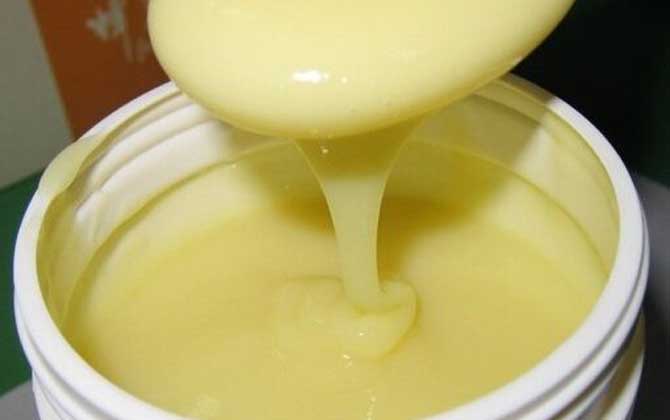 男人吃蜂王漿有什么好處?男人經常吃蜂王漿,這8個好處跑不了! 蜂王漿