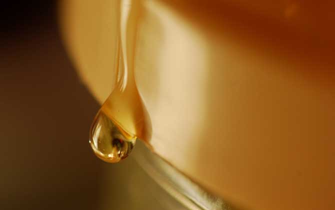 香蕉蜂蜜面膜怎么做?實際上非常簡單,但敷面次數不宜過于頻繁! 蜂蜜