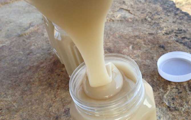 蜂蜜過期2年還能喝嗎?蜂蜜過期不等于變質(zhì),只要未變質(zhì)就能喝! 蜂蜜