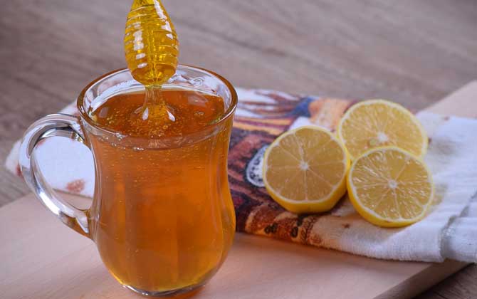 蜂蜜過期2年還能喝嗎?蜂蜜過期不等于變質(zhì),只要未變質(zhì)就能喝! 蜂蜜