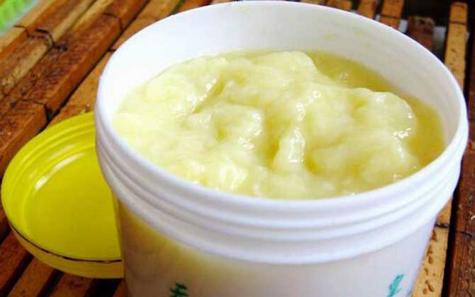 吃蜂王漿的正確方法,空腹服用更利于吸收,但不能過量食用! 蜂王漿