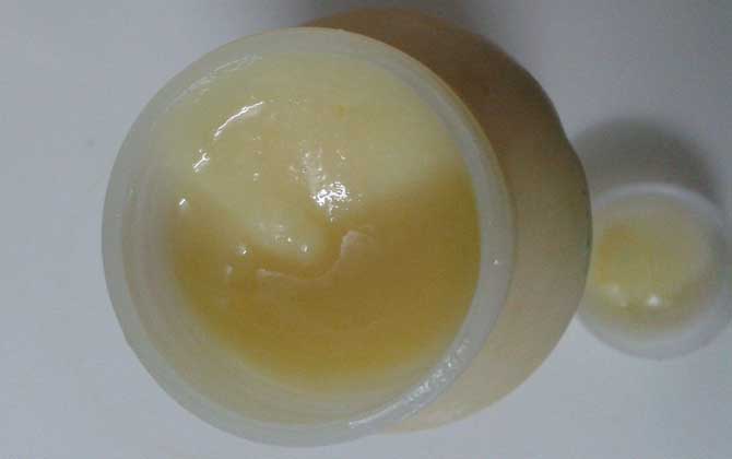 女性吃蜂王漿的最佳時間,建議盡量空腹食用,但不能過量食用! 蜂王漿