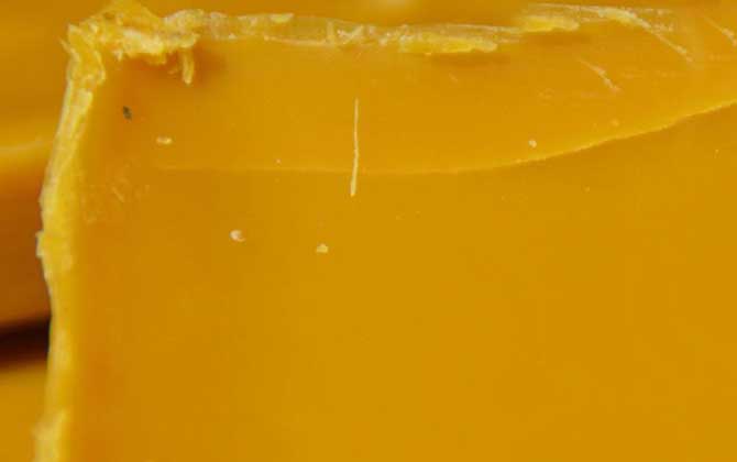 蜂蠟?zāi)男┤瞬荒艹裕恳话闳硕伎墒秤茫@4類人吃蜂蠟要小心! 蜂蠟