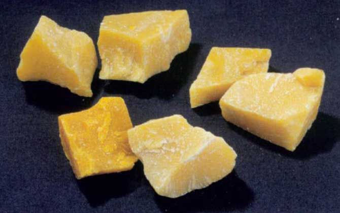 蜂蠟?zāi)男┤瞬荒艹裕恳话闳硕伎墒秤茫@4類人吃蜂蠟要小心! 蜂蠟