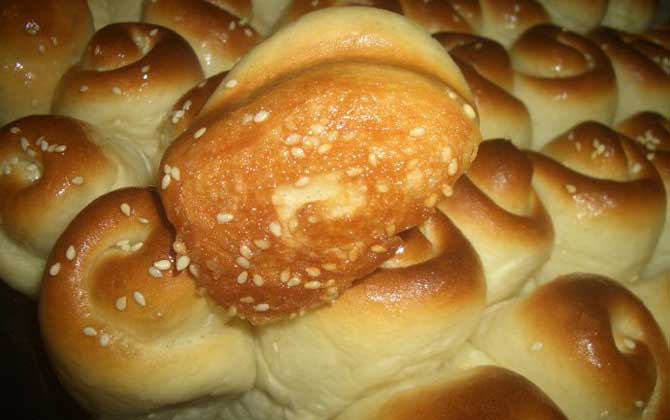 蜂蜜小面包的功效及簡單做法 蜂蜜小面包