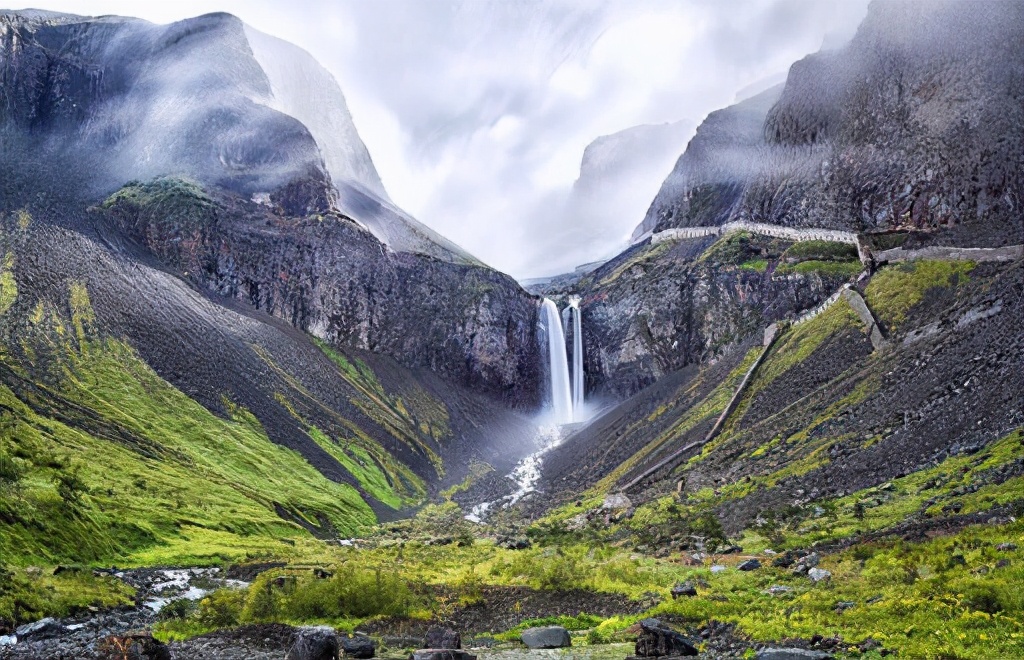 長(zhǎng)白山天池里面為什么沒(méi)有魚(yú)（長(zhǎng)白山天池海拔2189米，魚(yú)無(wú)法流到這里，這里的魚(yú)是怎么產(chǎn)生的）