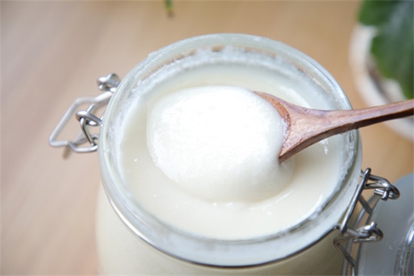 為什么蜂蜜會凝固發白(蜂蜜冷藏后凝固變白的原因) 為什么蜂蜜會凝固發白(蜂蜜冷藏后凝固變白的原因)