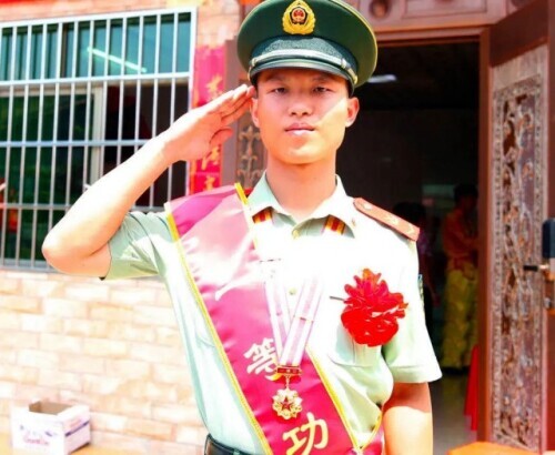 “00后”戰(zhàn)士,一等功 “00后”戰(zhàn)士,一等功