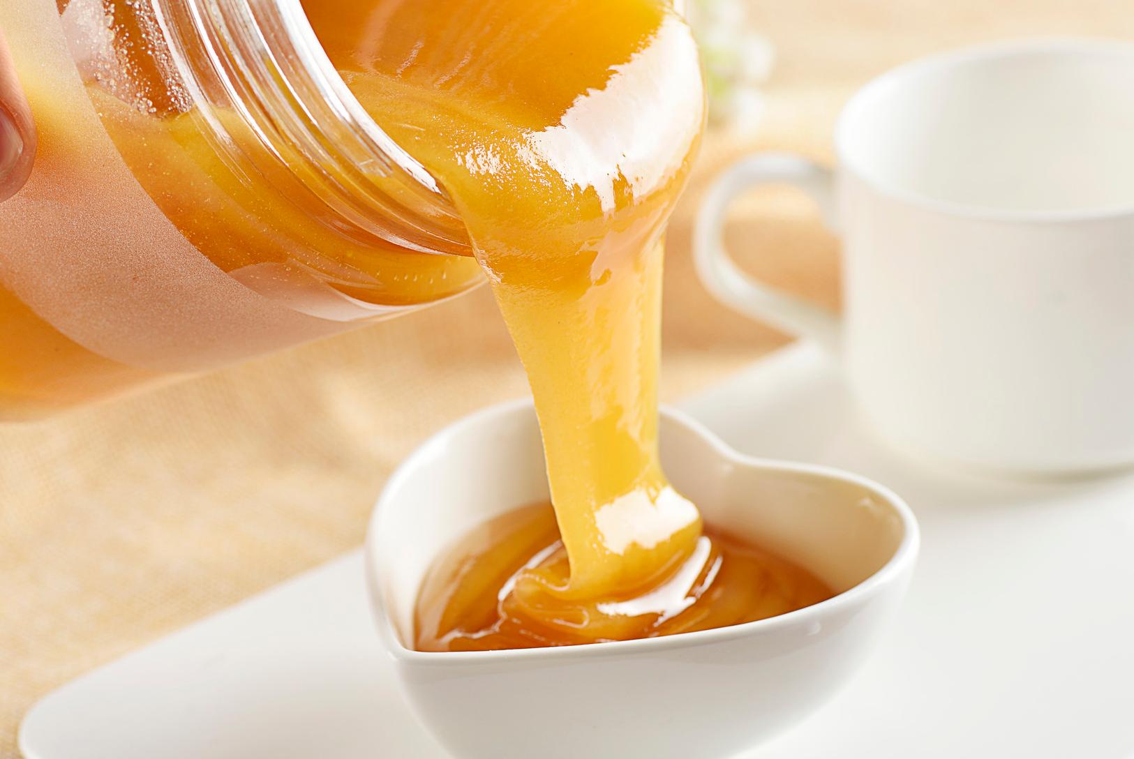 蜜蜂出現兩個蜂王臺是怎么回事(蜂群內同時出現2個王臺怎樣處理) 蜜蜂出現兩個蜂王臺是怎么回事(蜂群內同時出現2個王臺怎樣處理)