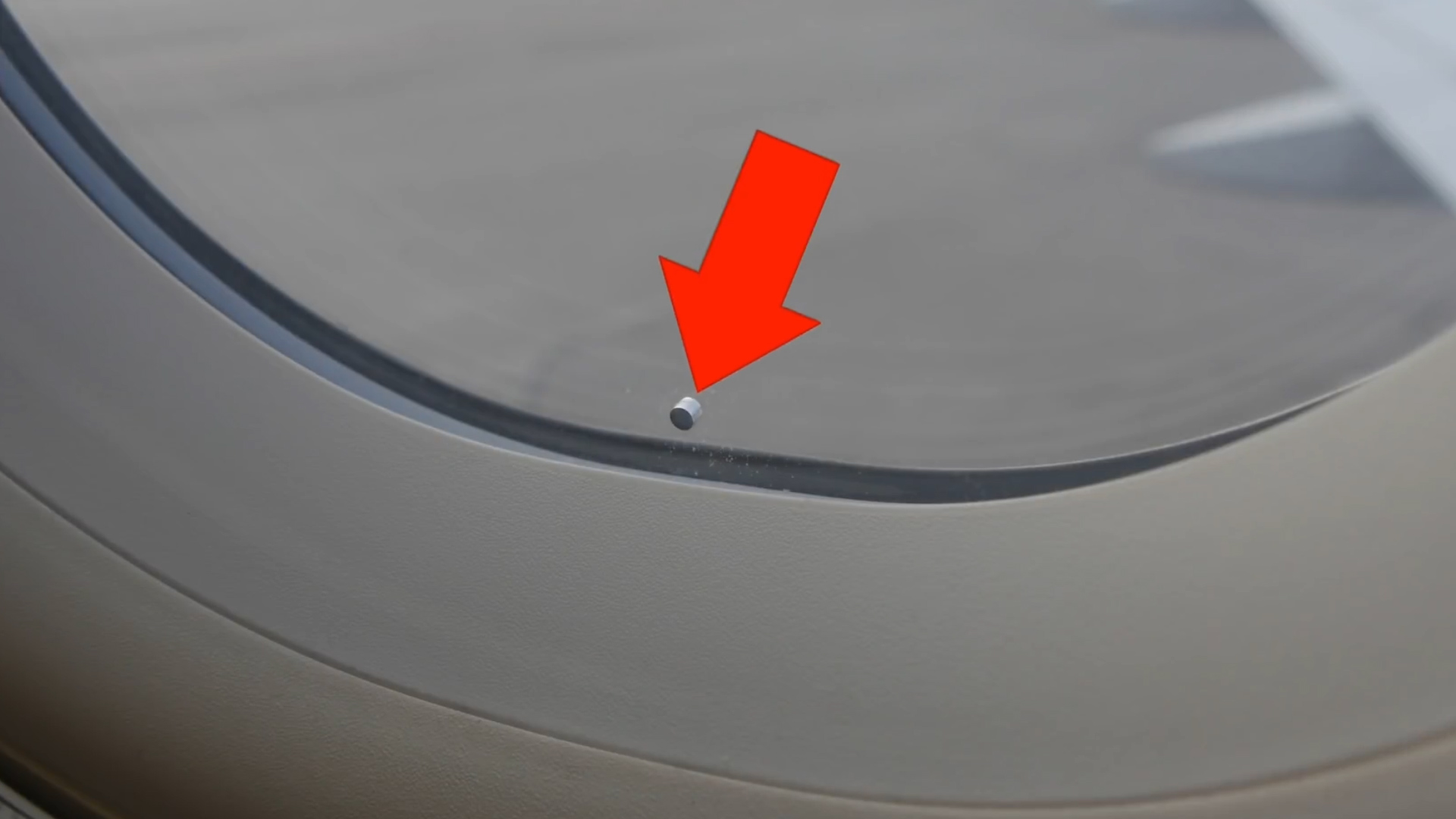 飛機(jī)窗戶上的這個(gè)小洞，你知道是做什么的嗎？