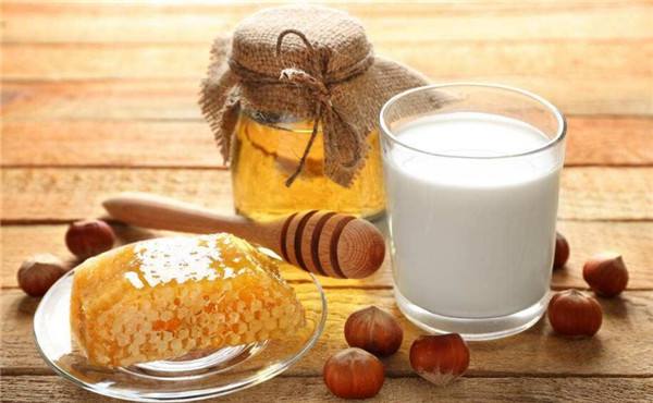 【蜜蜂知識】秋天喝蜂蜜的好處及注意事項 秋天喝蜂蜜的好處及注意事項