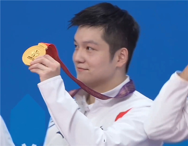 樊振東逆轉(zhuǎn)戰(zhàn)勝馬龍 鄧亞萍批評(píng)奏效!樊振東開(kāi)竅逆轉(zhuǎn)奪冠,原來(lái)?yè)魯●R龍靠的就這兩招