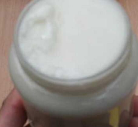 黑蜂雪蜜和椴樹蜜的區(qū)別（黑蜂雪蜜和椴樹蜜的對比）