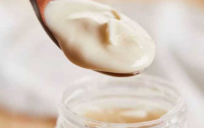 椴樹雪蜜多少錢一斤（正品東北黑蜂椴樹雪蜜價(jià)格）