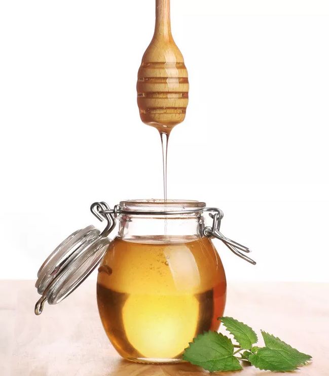 一群蜜蜂是怎么產生的蜂王(蜜蜂是怎么當上蜂王的) 一群蜜蜂是怎么產生的蜂王(蜜蜂是怎么當上蜂王的)