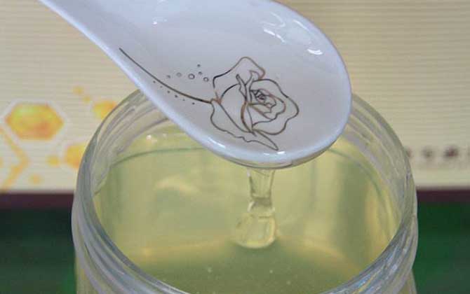 紫云英蜂蜜和洋槐蜂蜜哪個好(紫云英蜂蜜和洋槐蜂蜜的對比) 紫云英蜂蜜和洋槐蜂蜜哪個好(紫云英蜂蜜和洋槐蜂蜜的對比)