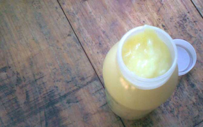 女人吃蜂王漿的年齡，建議25歲以上，過早吃蜂王漿對健康不利！