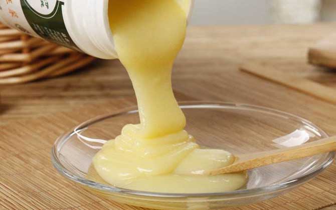 吃蜂王漿后胸變大了，可能是正常情況，蜂王漿有一定的豐胸作用！