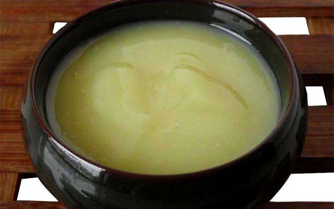 蜂王漿吃了容易得癌是真的嗎？假的，實際上蜂王漿還能抗癌！