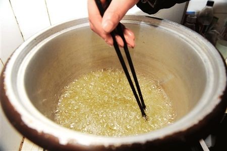 蜂蜜摻糖如何進行檢驗?蜂蜜摻糖漿容易結(jié)晶嗎?