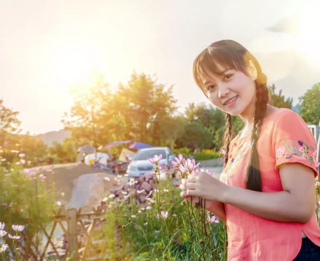 95后“村姑”靠直播插秧當上網紅（犁田、插秧、打鐵，真農活界“十項全能”）